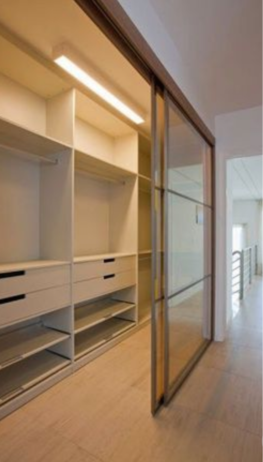 Линейная гардеробная комната с дверями купе Мытищи